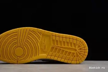 AIR 1 MAIZE LS VARSITY JORDAN NO 0605